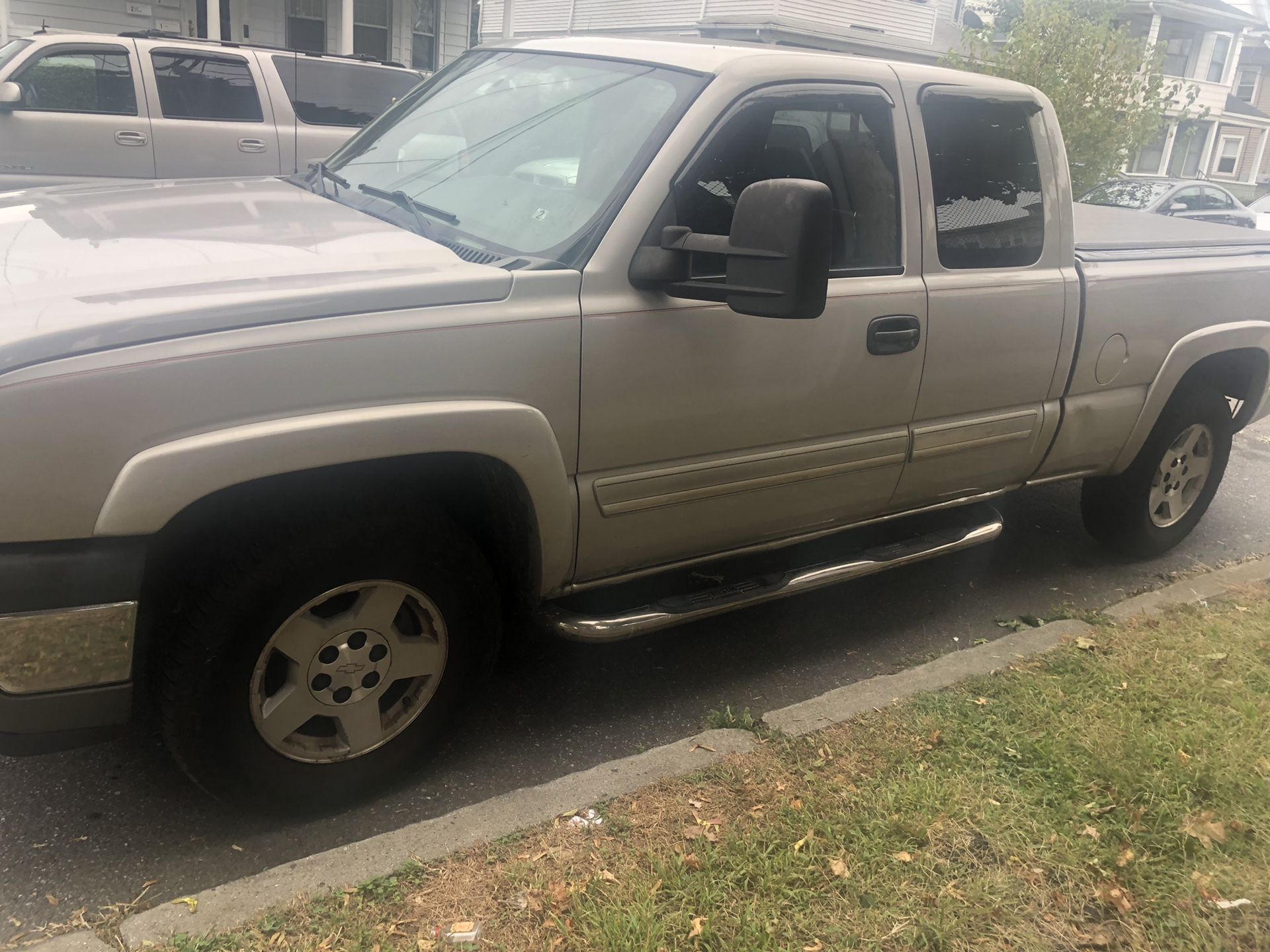2005 chevy silverado in good condition 143,000 miles an owner had a gps flashback camera