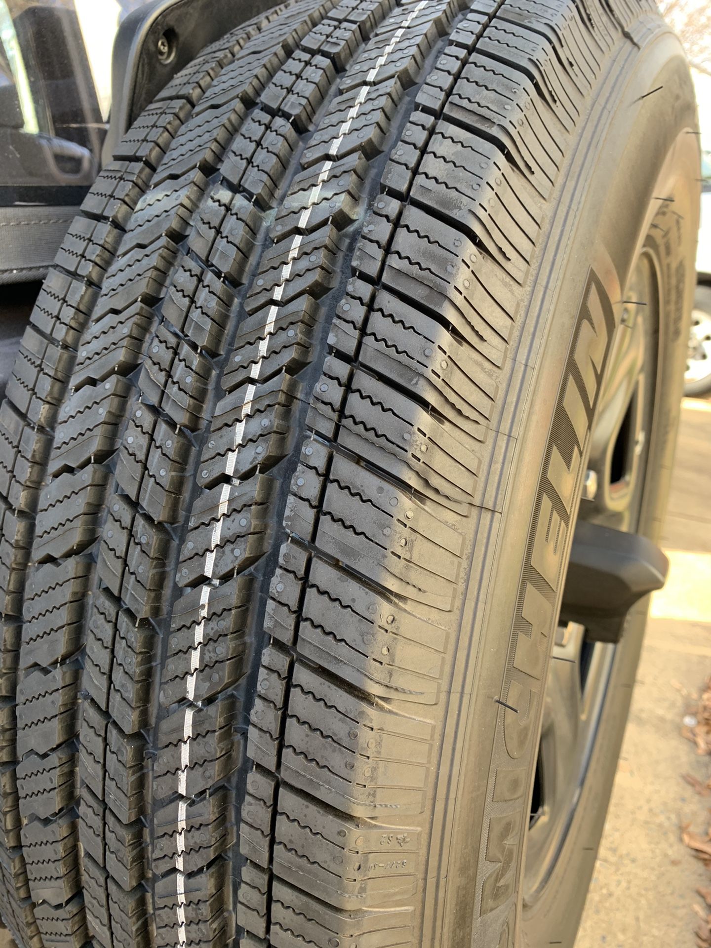 Brand new Michelin 245/75/R7 tides