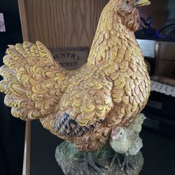 Adorable Mother Hen w/2 Chicks