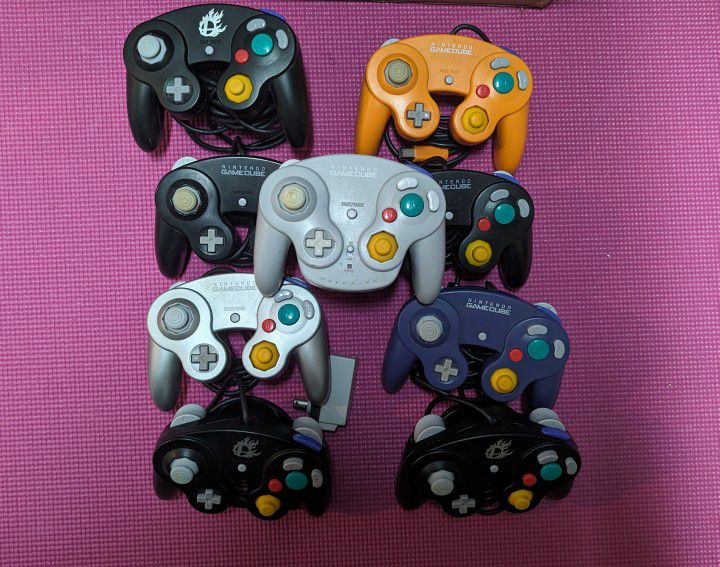 9 Original GameCube, Wavebird And Smash Controllers
