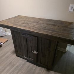 GOOD CONDITION!!! DINING ROOM TABLE W/4 CHAIRS!!!