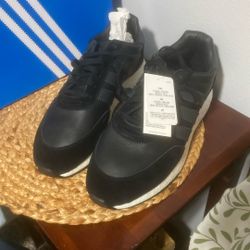 New In Box Mens Size 11 Adidas