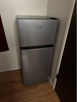 Hisense 4.4 cubic ft mini fridge with freezer