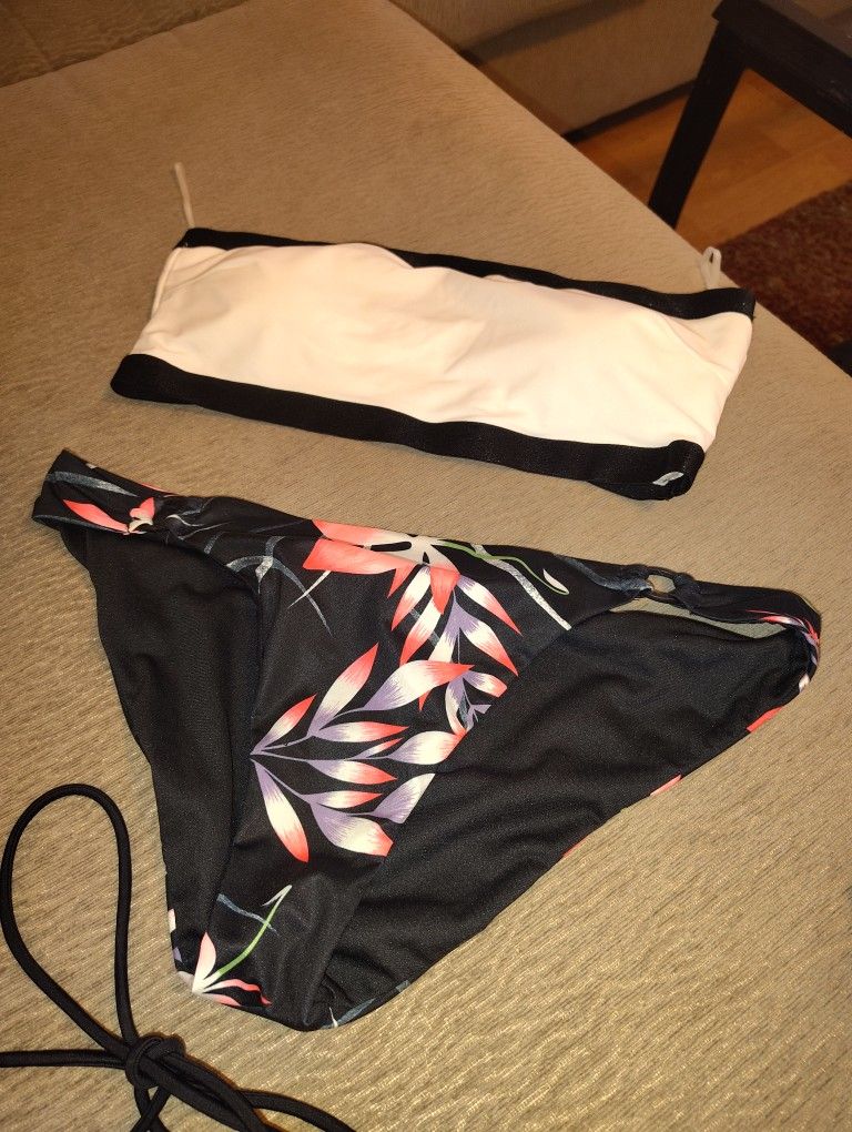 Roxy Brand Bikini With A Bandeau Top
