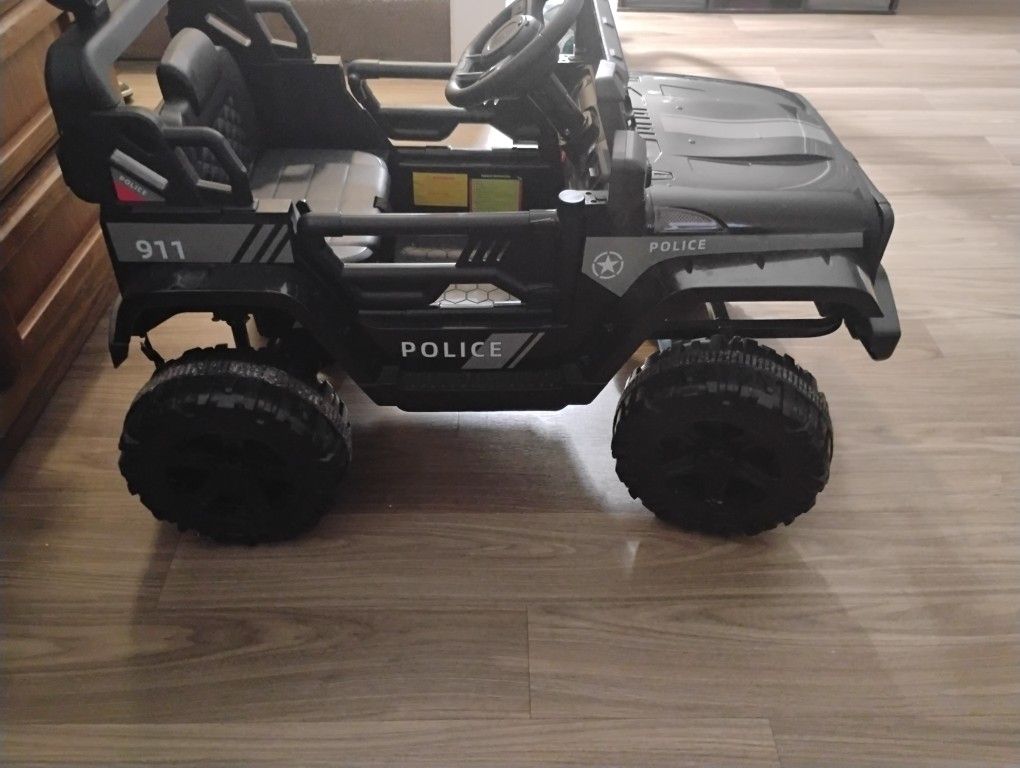 KIDS Police Electric Vehicle Lightly Used