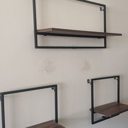 4 Floating Shelves With Metal Frame