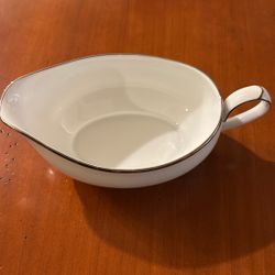 Princess House Exclusive Heritage’s Platinum Run Gravy Boat