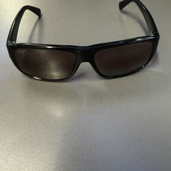 Authentic Maui Jim Kaimana Polarized Sunglasses (MJ-204-02) Condition: Excellent Pre-owned Condition Frame Color: Gloss Black Lens Color: Neutral Grey