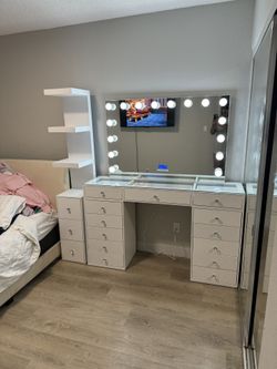 Hollywood Bluetooth Mirror With Vainty Desk 