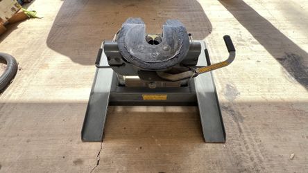 B&W Companion 5th Wheel Hitch