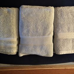 3 Sets Of Bath Towels
