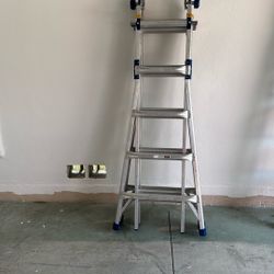 Ladder Werner 22’ and 375 lb capacity