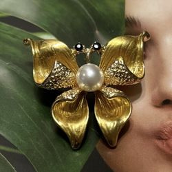 Elegant Gold Tone Butterfly Brooch with Pearl Accent