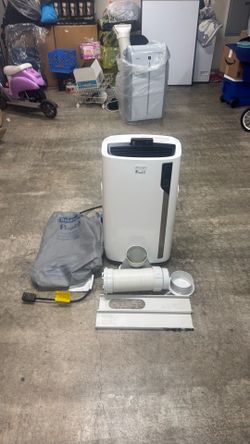 Ac the brand is Delonghi the color is white and it is 25’x20