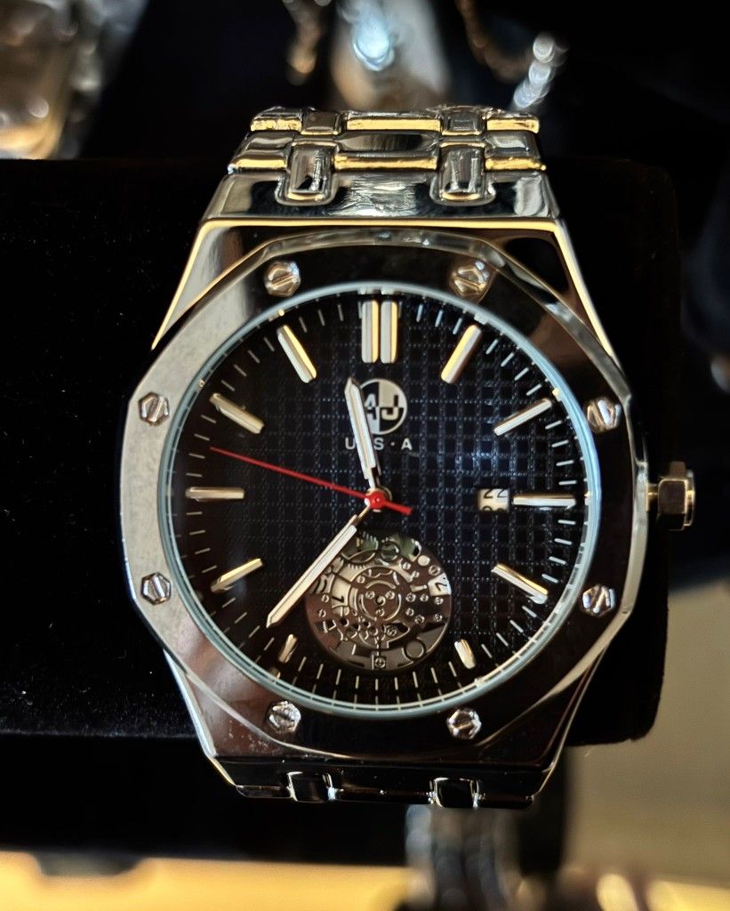 Amazing Silver Watch, Perfect For Him