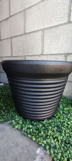 Terracotta 8 gallon planters 2 for $60 FREE DELIVERY IN SD