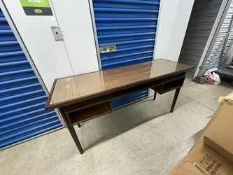 Unique Vintage Desk – Very High Quality! New for USD 800, here for USD 150