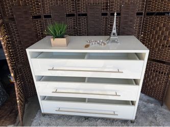 White modern dresser