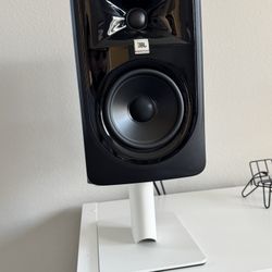 JBL 305p MK2 Monitors w/stands