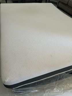 Queen memory foam matttress