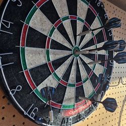 Dart BOARD- Unicorn CONTENDER And Darts