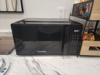 Chefman Black Countertop Microwave