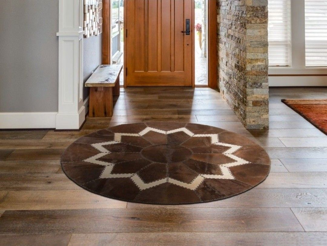 Genuine Cowhide Patchwork Rug – Round, 5'2", Hand-Stitched – Unused, Imported from Europe