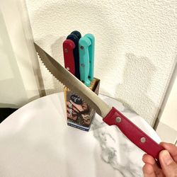 New 6 Steak Knives in its box $3 (Beaverton Pickup)