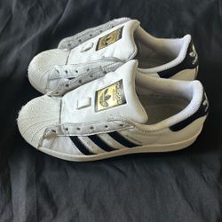 Kids White And Black Adidas Superstar Size 3.5 $10