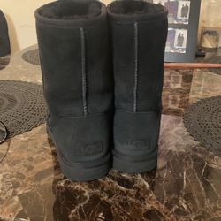 Black women’s UGG boots size 10