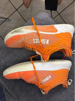 Tennis shoes.