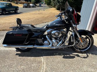 Black street glide