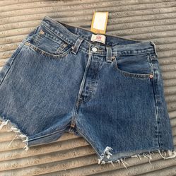 WOMENS LEVI 501 Cut Off Shorts…