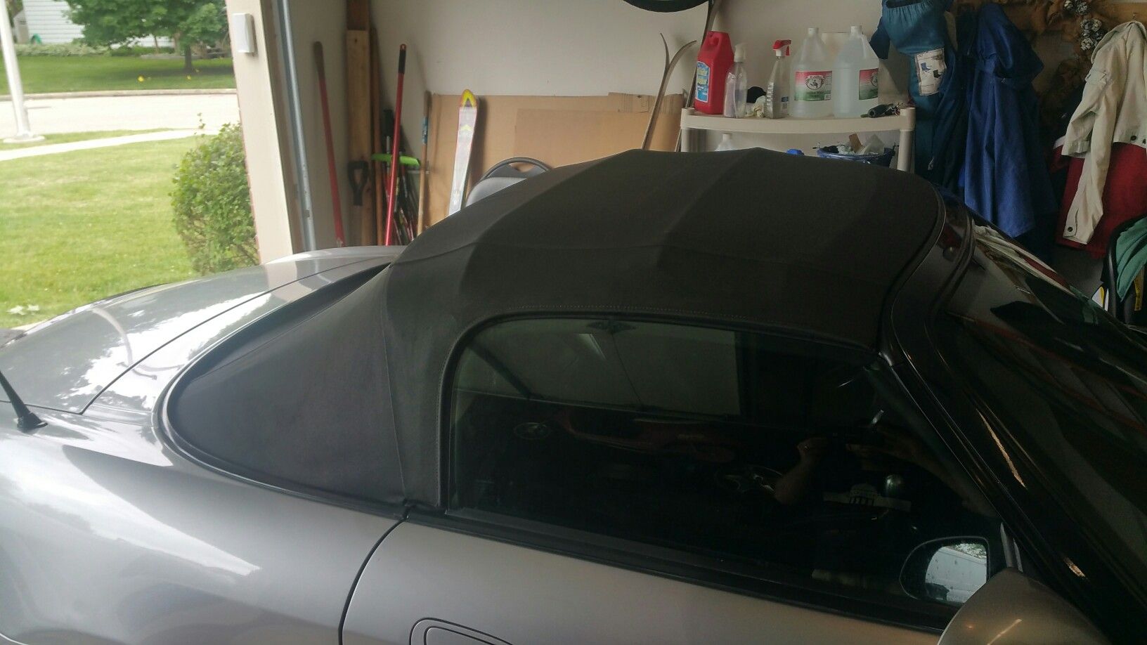 S2000 soft top in very good shape (broken plastic window)