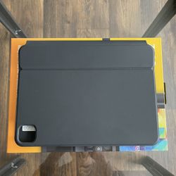 Keyboard Case for iPad Air 11-inch