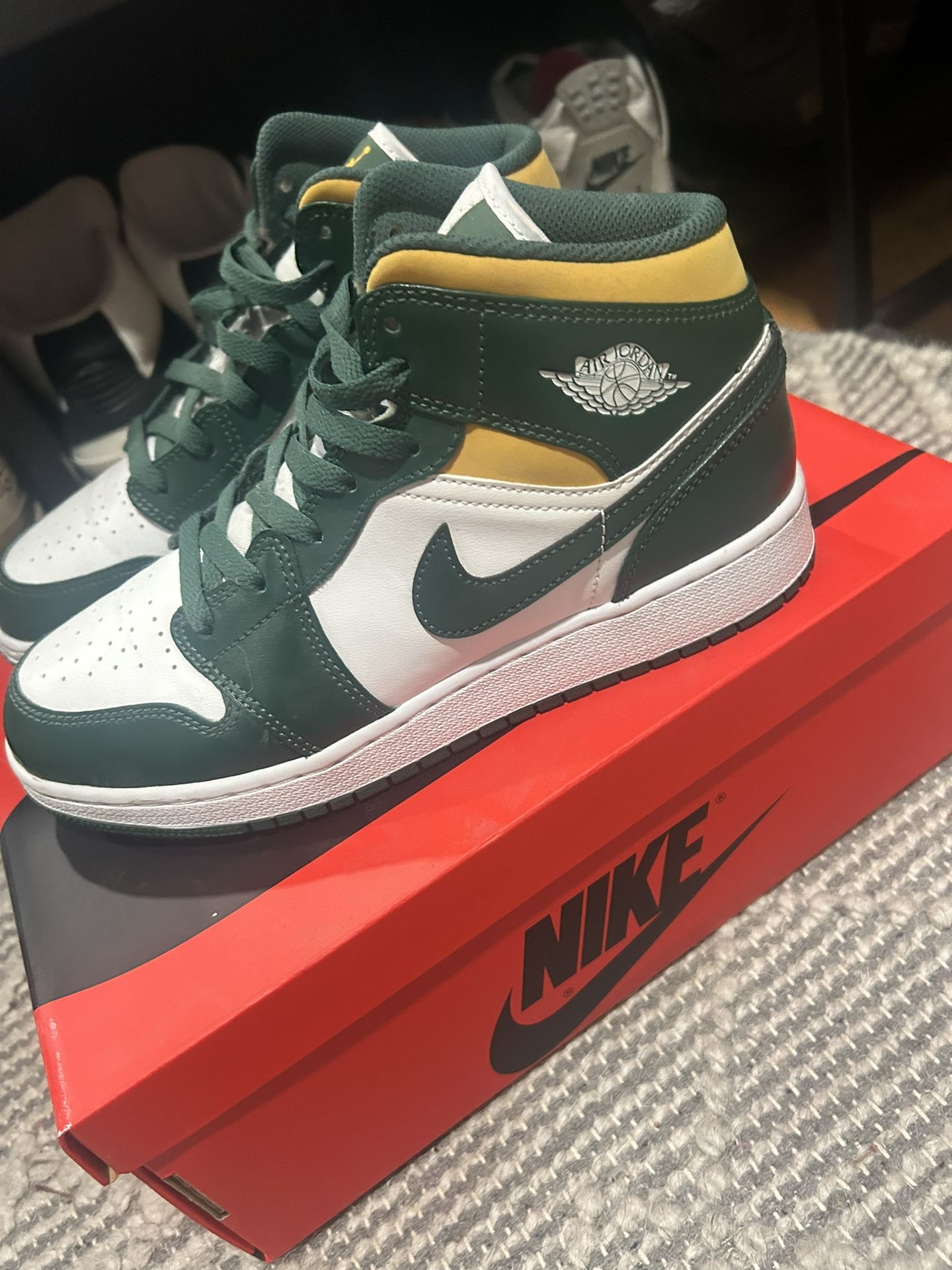 Jordan 1 Mid Seattle Supersonic