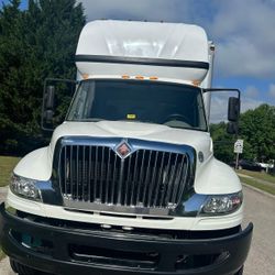 2017 International Box Trok 