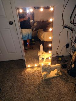 Led vanity/dresser mirror w dimming lights