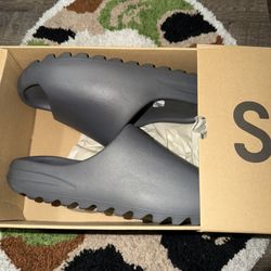 Yeezy Slide (Granite) *used Sz 13