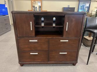 Beaumont TV Chest