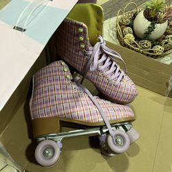 Ladies Sized Plaid Print Roller Skates