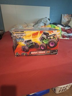 Grave Digger RC truck MONSTER JAM Smash & Bash SEALED New remote control 1:15