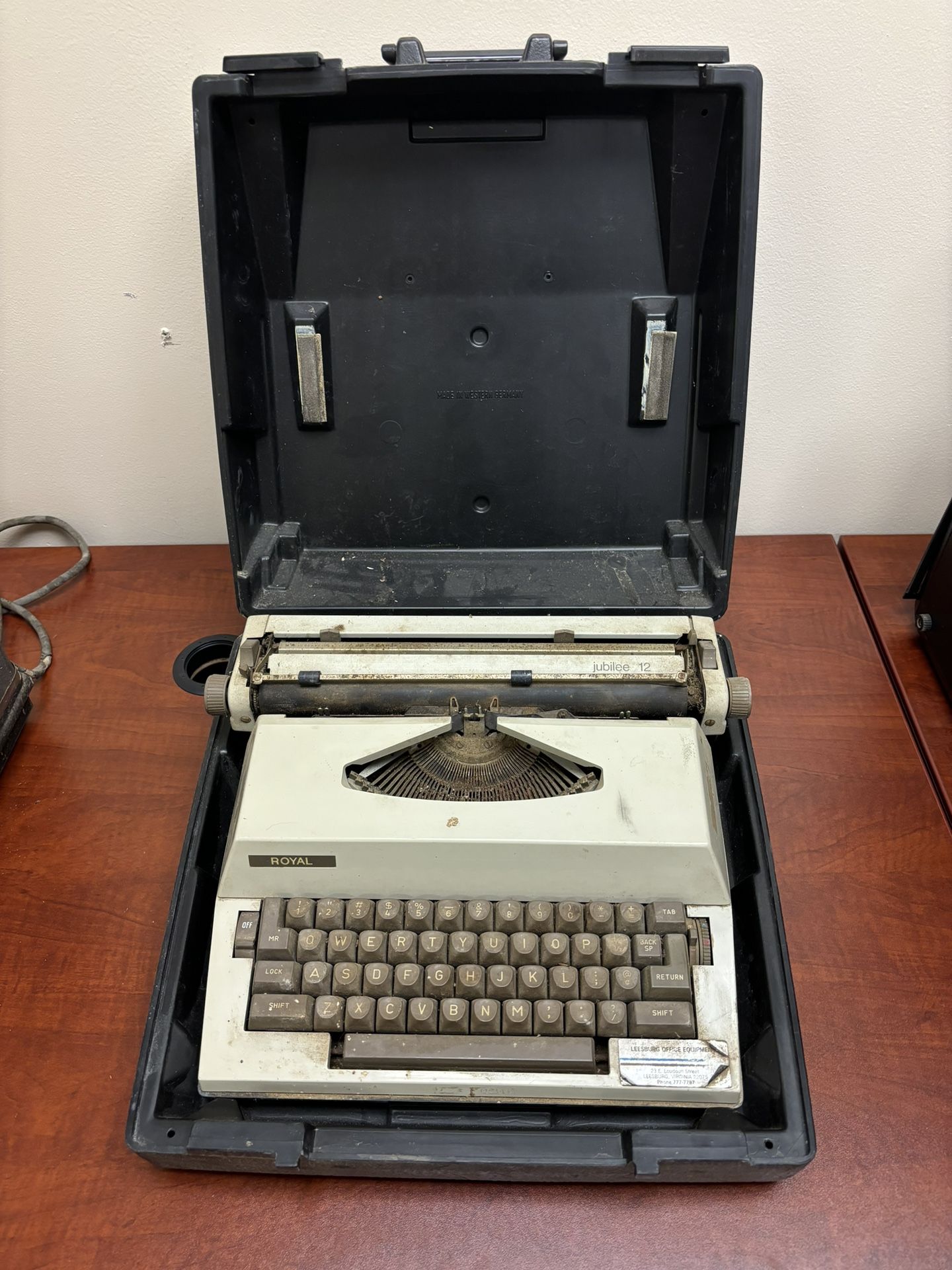 Antique Royal Typewriter With Original Easy Travel Case 