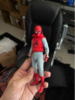 Mezco Spider-Man homecoming homemade suit exclusive