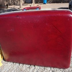 MALETA SAMSONITE WITH WHEELS.