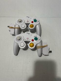 Lot 2 Rocketfish RF-GGC001 Wii Gamecube Wireless Controllers & Receiver