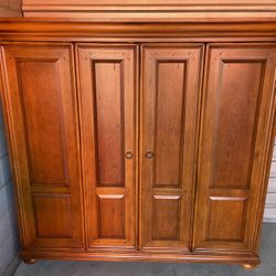 Oak Cabinet/Entertainment Center