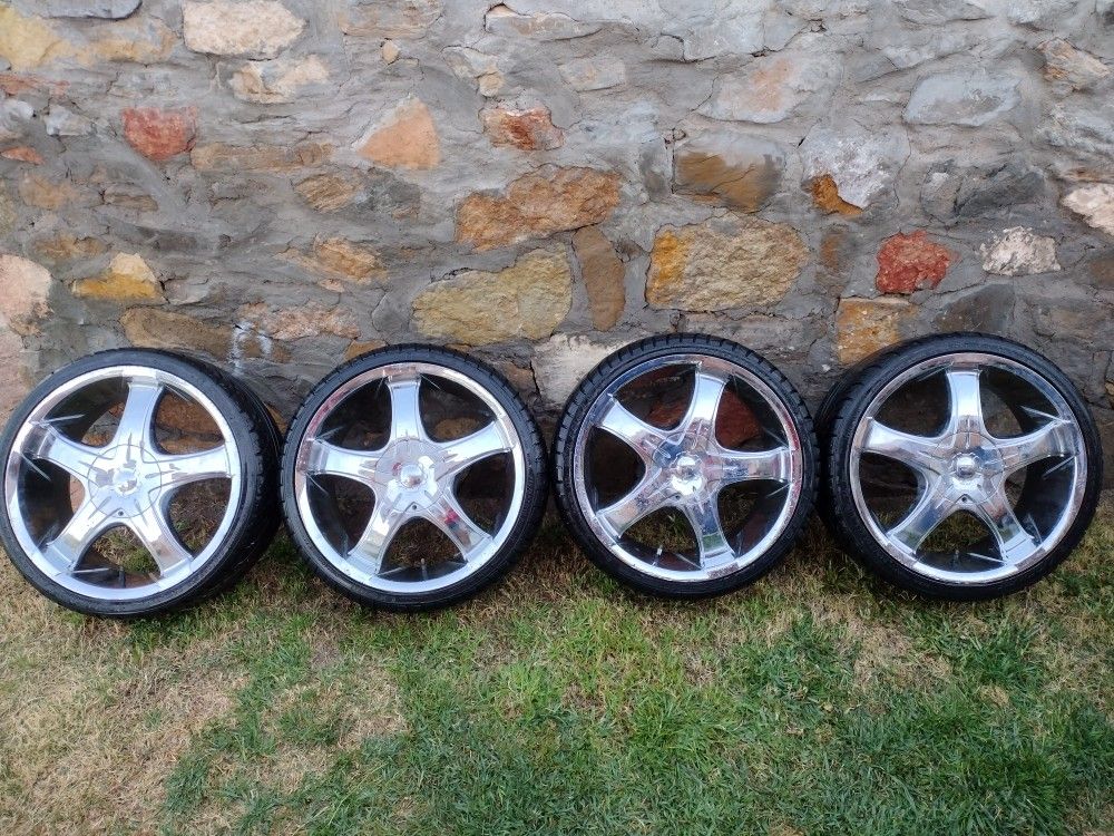 Rims and Tires *** 215/35/18 *** 600 dlls for Sale in El Paso, TX