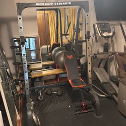 Iron Grip Strength Power Rack Squat Rack With Weight Storage 