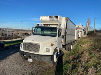 For sale 2000 freightliner FL70 10,000OBO